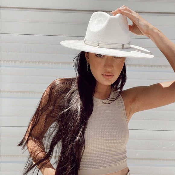 Ivory hat - Picture 2 of 5